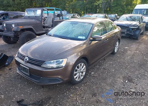 2014 Volkswagen Jetta 1.8T Se z USA, uszkodzony, nr VIN 3VWD17AJ5EM439582